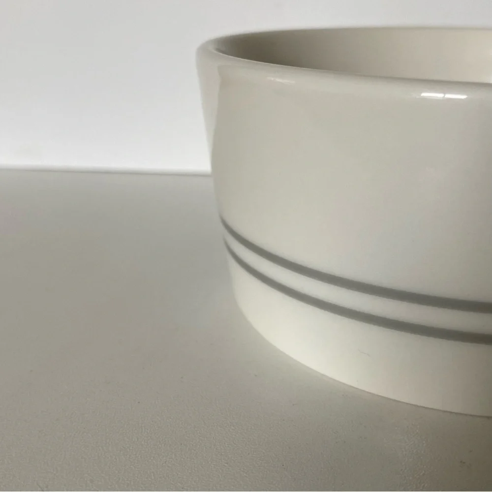 Teacup's Diner Ceramic Food Bowl Dish White Gray Paw Prints Cat Dog 4.75” EUC